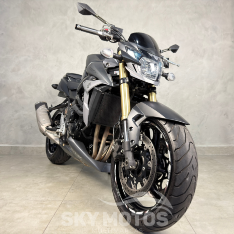 SUZUKI GSR 750 , Foto 4