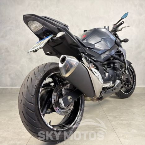 SUZUKI GSR 750 , Foto 7
