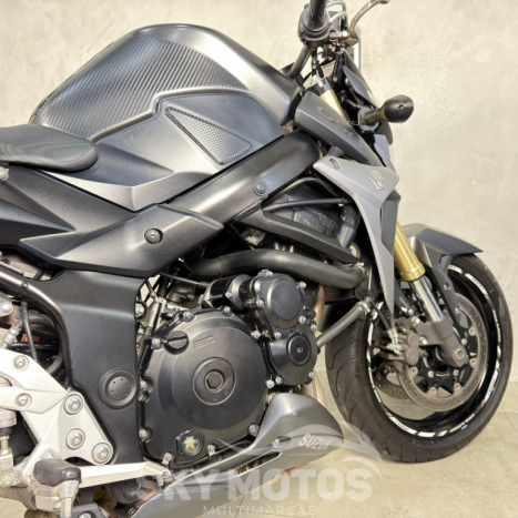 SUZUKI GSR 750 , Foto 8