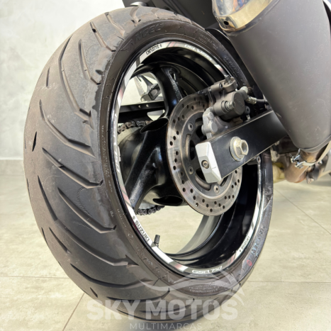 SUZUKI GSR 750 , Foto 9