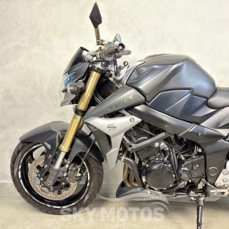 SUZUKI GSR 750 , Foto 12