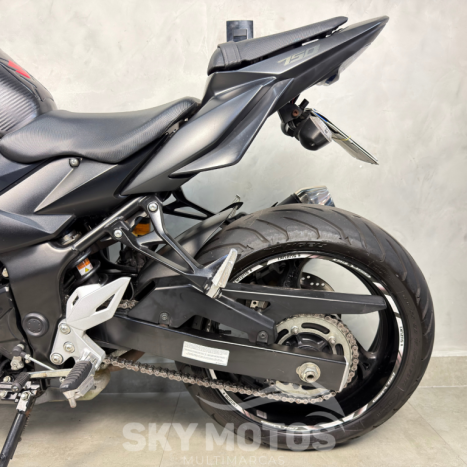SUZUKI GSR 750 , Foto 13