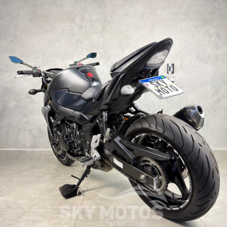 SUZUKI GSR 750 , Foto 17