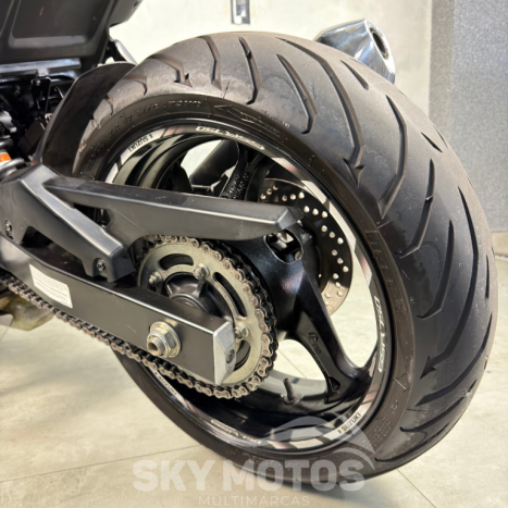 SUZUKI GSR 750 , Foto 19