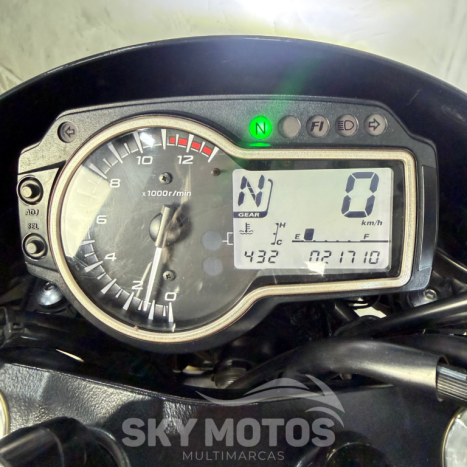 SUZUKI GSR 750 , Foto 20
