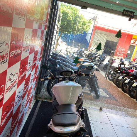 SUZUKI GSR 750 ZA, Foto 6