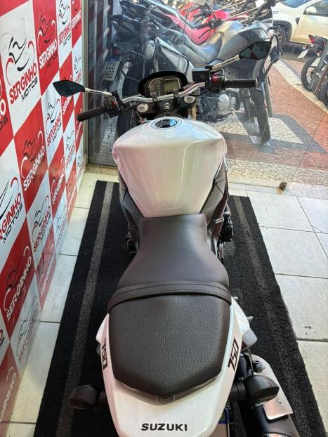 SUZUKI GSR 750 ZA, Foto 4