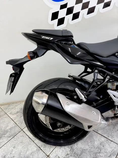 SUZUKI GSR 750 ZA, Foto 4