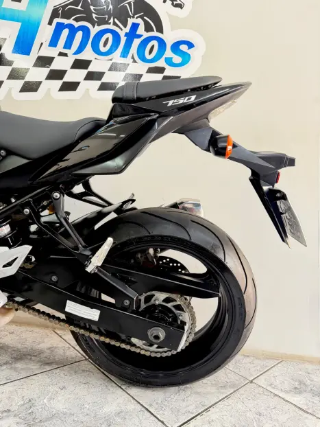 SUZUKI GSR 750 ZA, Foto 7