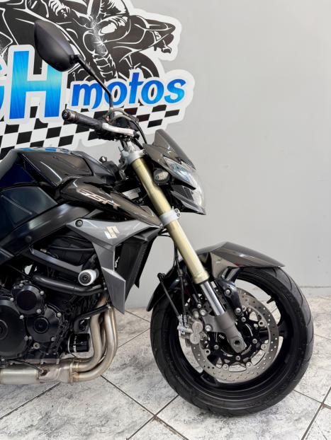 SUZUKI GSR 750 ZA, Foto 2