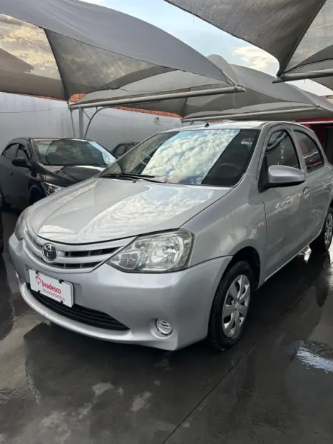 TOYOTA Etios Hatch 1.3 16V 4P FLEX X, Foto 2 TOYOTA Etios Hatch 1.3 16V 4P FLEX X, Foto 2
