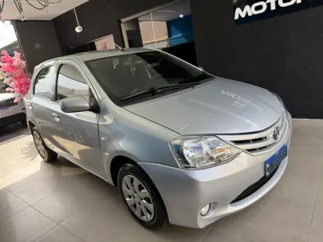 TOYOTA Etios Hatch 1.3 16V 4P FLEX XS, Foto 3