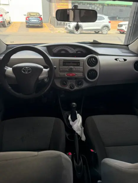 TOYOTA Etios Hatch 1.3 16V 4P FLEX XS, Foto 6