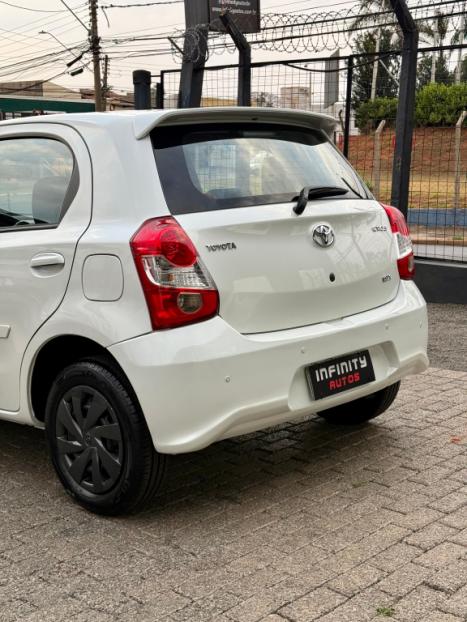 TOYOTA Etios Hatch 1.3 16V 4P FLEX X, Foto 2