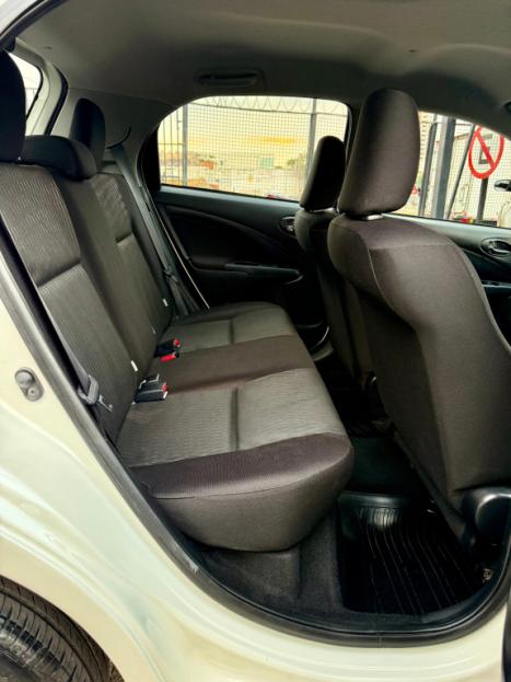 TOYOTA Etios Hatch 1.3 16V 4P FLEX X, Foto 6