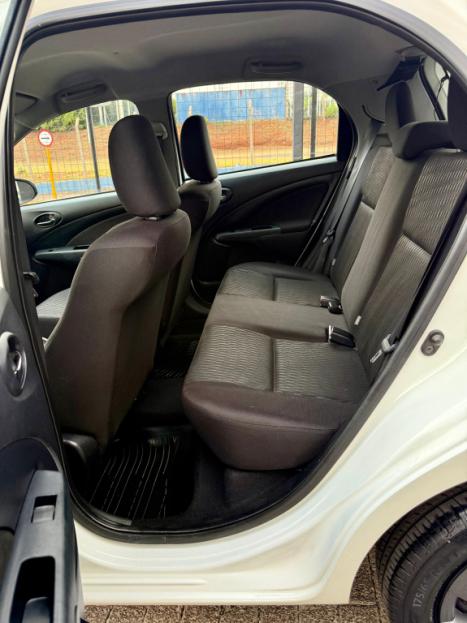 TOYOTA Etios Hatch 1.3 16V 4P FLEX X, Foto 13