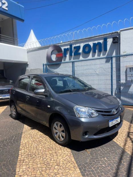TOYOTA Etios Hatch 1.3 16V 4P FLEX X, Foto 2