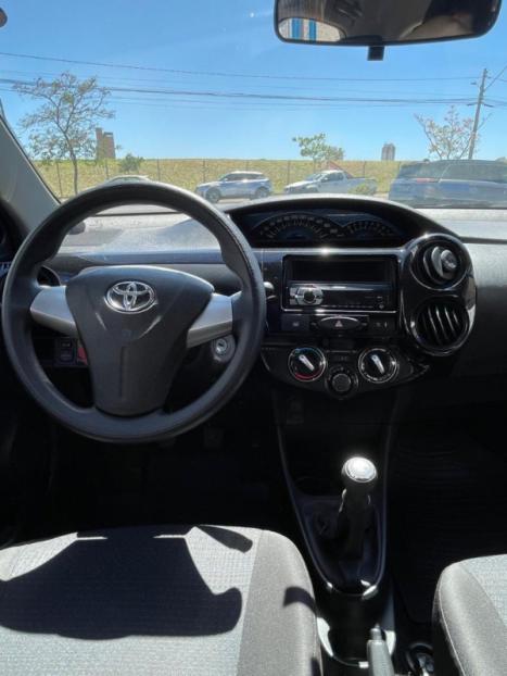 TOYOTA Etios Hatch 1.3 16V 4P FLEX X, Foto 6