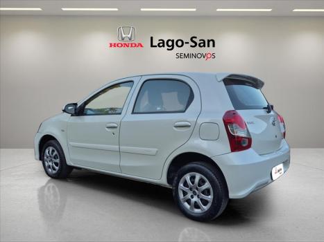 TOYOTA Etios Hatch 1.3 16V 4P FLEX X AUTOMTICO, Foto 2
