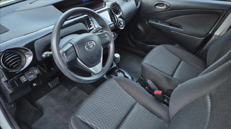 TOYOTA Etios Hatch 1.3 16V 4P FLEX X AUTOMTICO, Foto 7