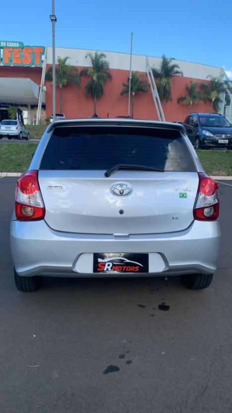 TOYOTA Etios Hatch 1.3 16V 4P FLEX, Foto 6