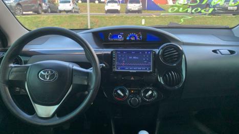 TOYOTA Etios Hatch 1.3 16V 4P FLEX, Foto 8