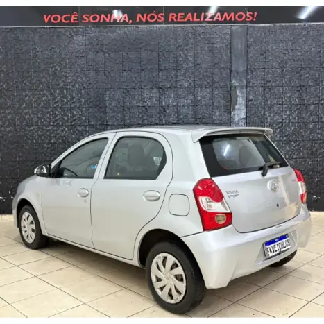 TOYOTA Etios Hatch 1.3 16V 4P FLEX X, Foto 8