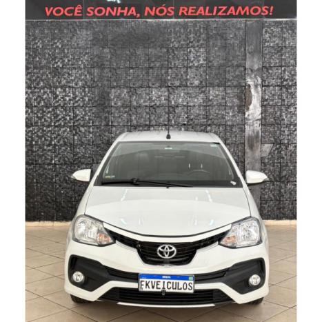 TOYOTA Etios Hatch 1.5 16V 4P FLEX PLATINUM AUTOM�TICO, Foto 3