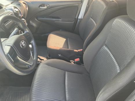TOYOTA Etios Hatch 1.3 16V 4P FLEX X AUTOM�TICO, Foto 4