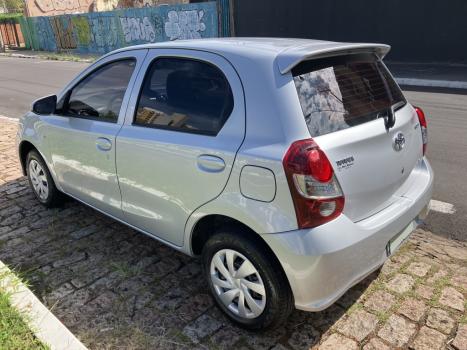 TOYOTA Etios Hatch 1.3 16V 4P FLEX X AUTOM�TICO, Foto 6