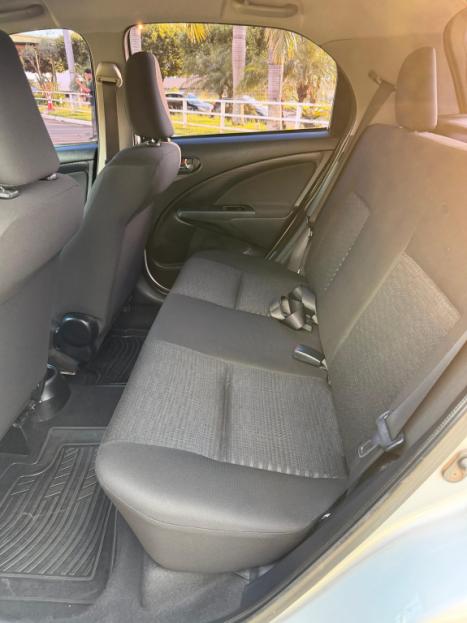 TOYOTA Etios Hatch 1.3 16V 4P FLEX X, Foto 5