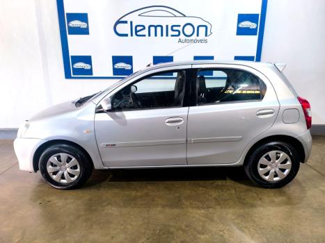 TOYOTA Etios Hatch 1.5 16V 4P FLEX XS, Foto 2