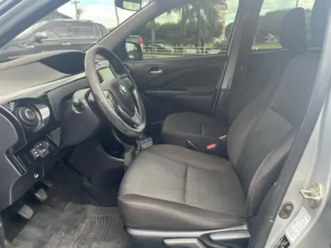 TOYOTA Etios Hatch 1.3 16V 4P FLEX X, Foto 9