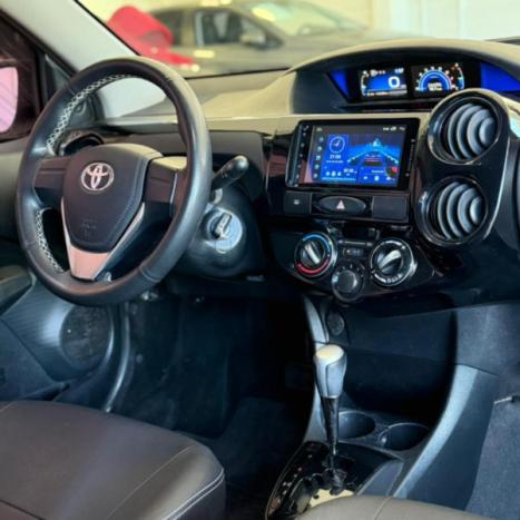 TOYOTA Etios Hatch 1.3 16V 4P FLEX X AUTOM�TICO, Foto 3