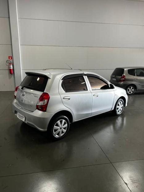 TOYOTA Etios Hatch 1.3 16V 4P FLEX X, Foto 2