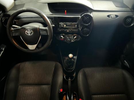 TOYOTA Etios Hatch 1.3 16V 4P FLEX X, Foto 3