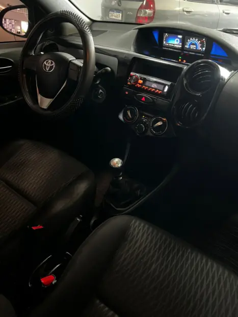 TOYOTA Etios Hatch 1.3 16V 4P FLEX X, Foto 14