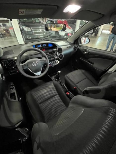 TOYOTA Etios Hatch 1.3 16V 4P FLEX X, Foto 17