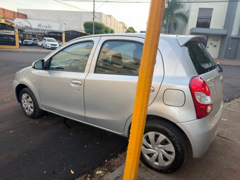 TOYOTA Etios Hatch 1.3 16V 4P FLEX X, Foto 4