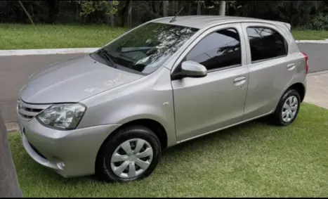 TOYOTA Etios Hatch 1.3 16V 4P FLEX X, Foto 1