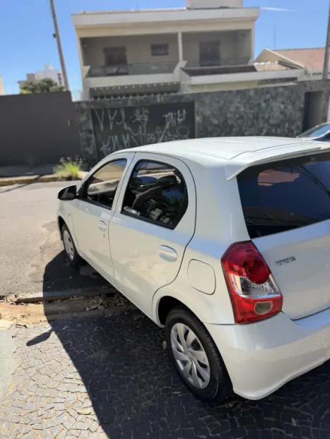 TOYOTA Etios Hatch 1.3 16V 4P FLEX X, Foto 3