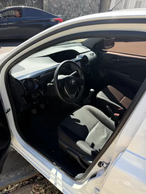 TOYOTA Etios Hatch 1.3 16V 4P FLEX X, Foto 6