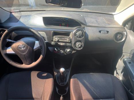 TOYOTA Etios Hatch 1.3 16V 4P FLEX X, Foto 8