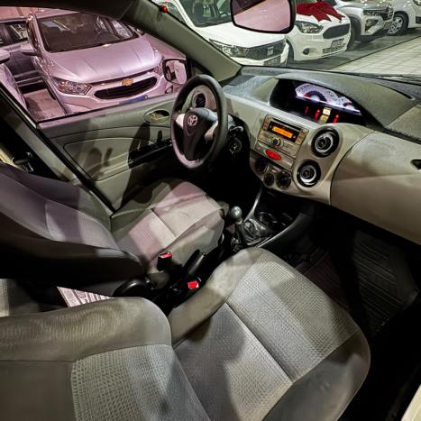 TOYOTA Etios Hatch 1.3 16V 4P FLEX XS, Foto 10