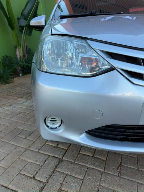 TOYOTA Etios Hatch 1.3 16V 4P FLEX X, Foto 2