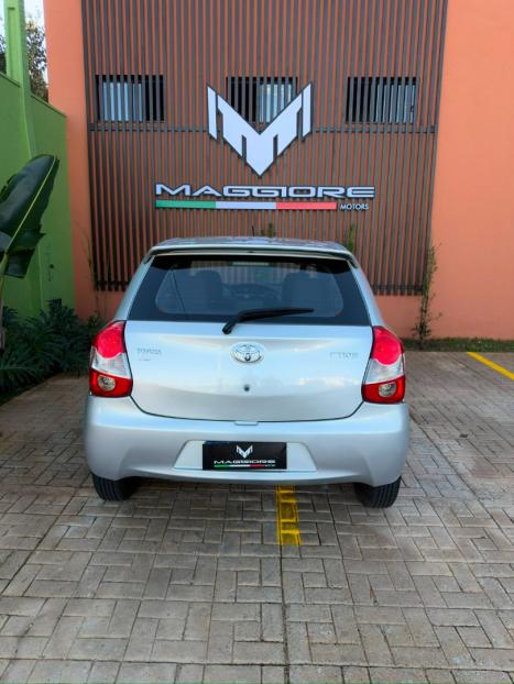 TOYOTA Etios Hatch 1.3 16V 4P FLEX X, Foto 7