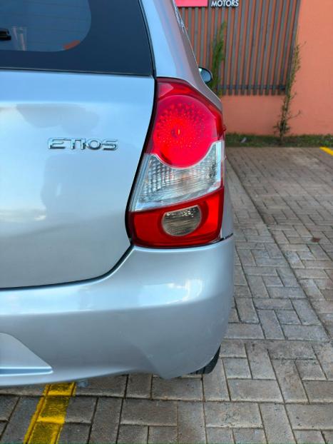 TOYOTA Etios Hatch 1.3 16V 4P FLEX X, Foto 9