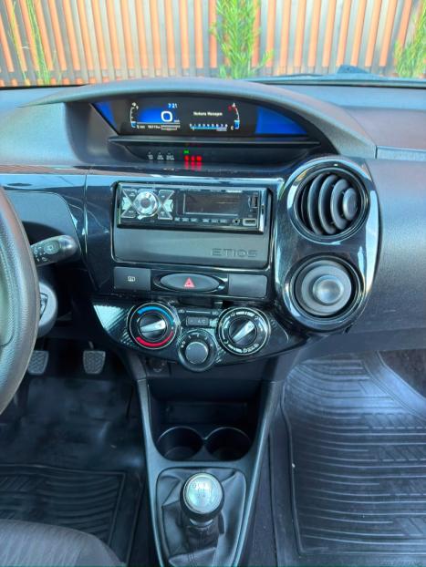 TOYOTA Etios Hatch 1.3 16V 4P FLEX X, Foto 12