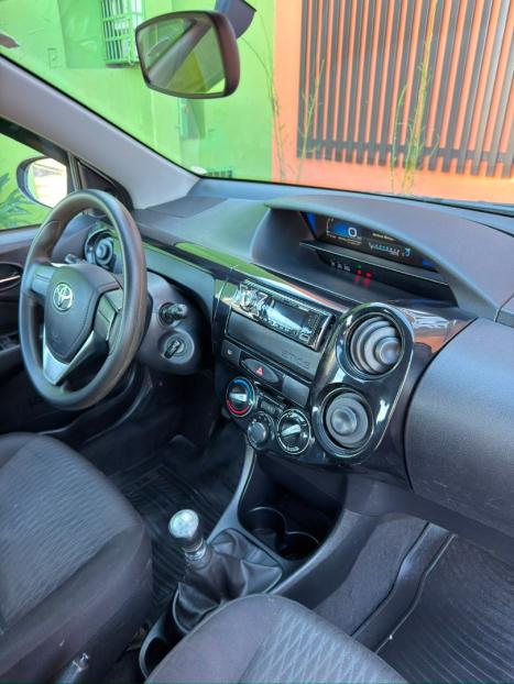 TOYOTA Etios Hatch 1.3 16V 4P FLEX X, Foto 13