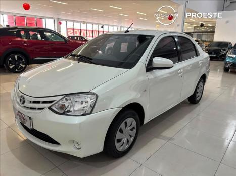 TOYOTA Etios Hatch 1.5 16V 4P FLEX XS AUTOM�TICO, Foto 3